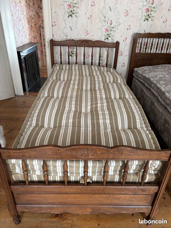 LIT ANCIEN EN BOIS MASSIF AVEC MATELAS - 140X200 CM - STYLE VINTAGE