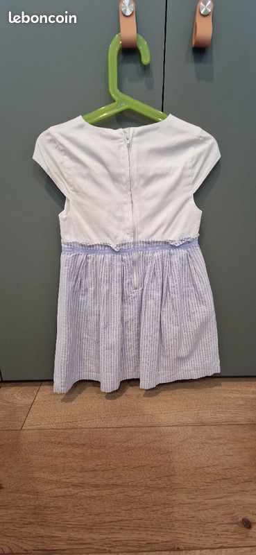 Robe et chapeau de cérémonie bis (image 3)