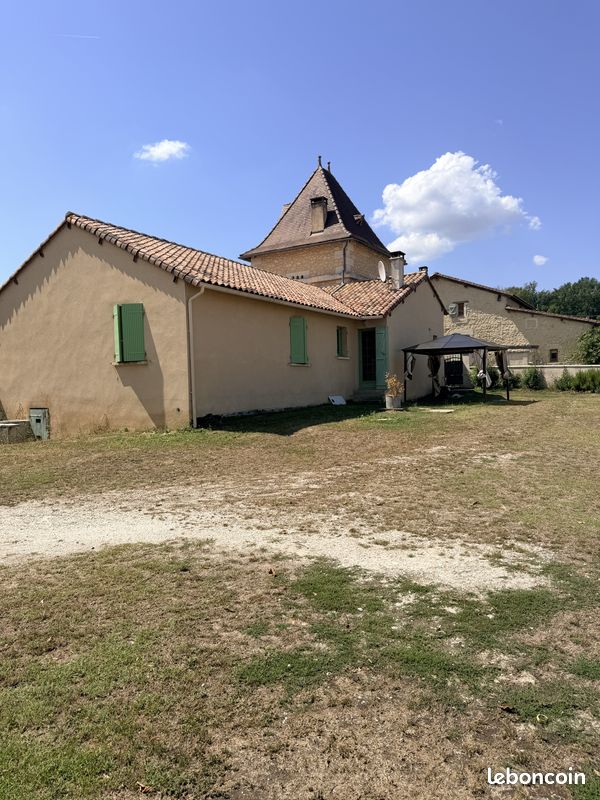 Maison 7 pièces 128 m² · à Saint Aulaye-Puymangou · 128 m² · 814 €/mois