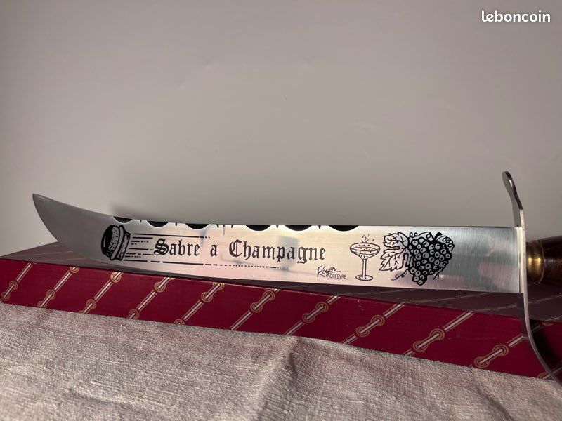 Le sabrage d'une bouteille de champagne au cœur de Reims