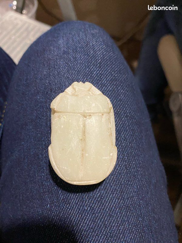 Scarabée égyptien en jade (image 2)