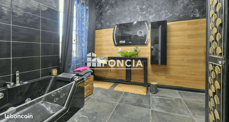 Maison 7 pièces 308 m²