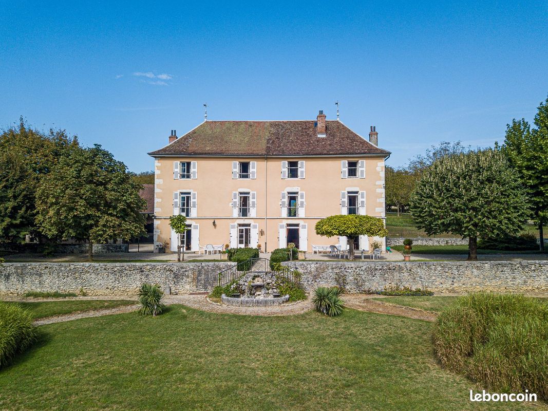 Maison 20 pièces 582 m² · à L'Albenc · 582 m² · 860 000 €