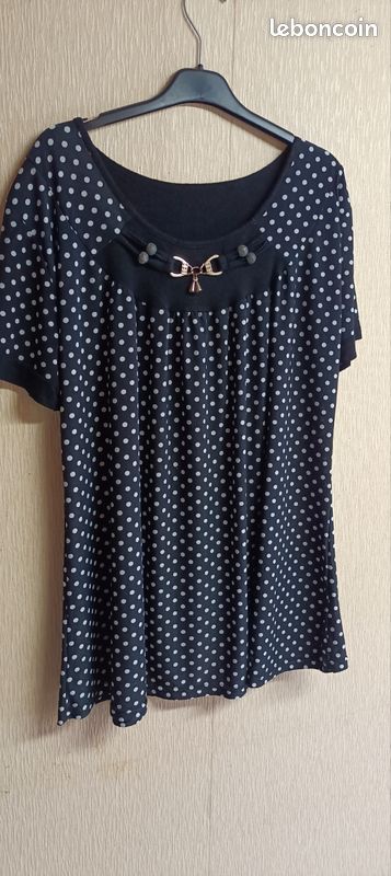 URGENT Lot vêtements femme. Jolie tee shirts élégant. Taille 50/52 à valider jusqu'au 25/6 uniquement (image 2)