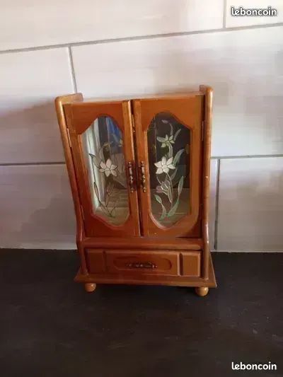 Meuble à bijoux (image 1)