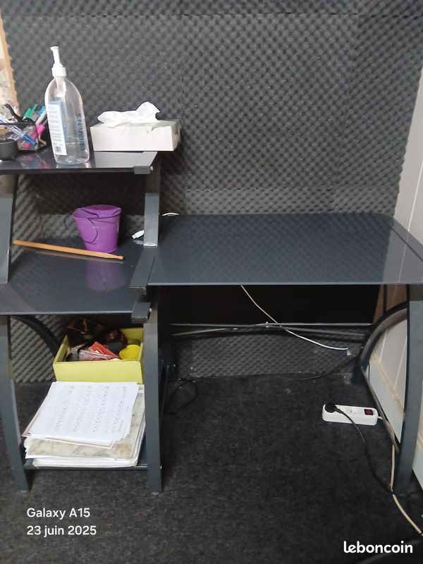 Bureau (image 1)