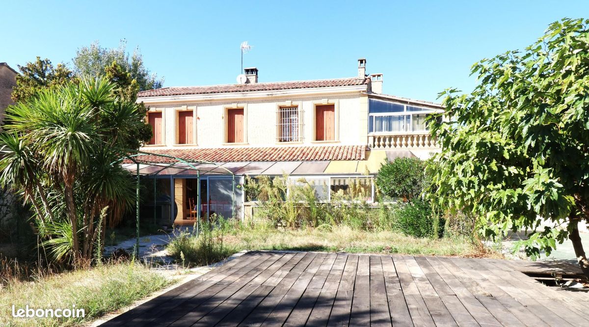 Maison 9 pièces 215 m² · à Sénas · 215 m² · 585 000 €