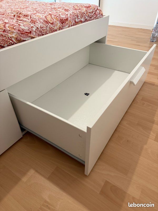 Lit IKEA BRIMNES + Matelas IKEA ABYGDA – 140x200 – Très bon état (image 3)
