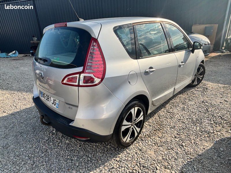 RENAULT SCENIC 3 1.5 dci 110 cv BOSE Boite Automatique (image 3)