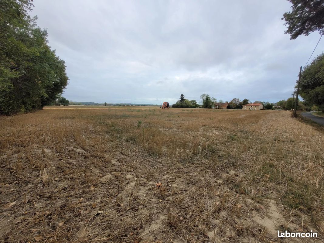 Terrain 484 m² · à Saint-Sulpice-la-Pointe · 484 m² · 63 000 €
