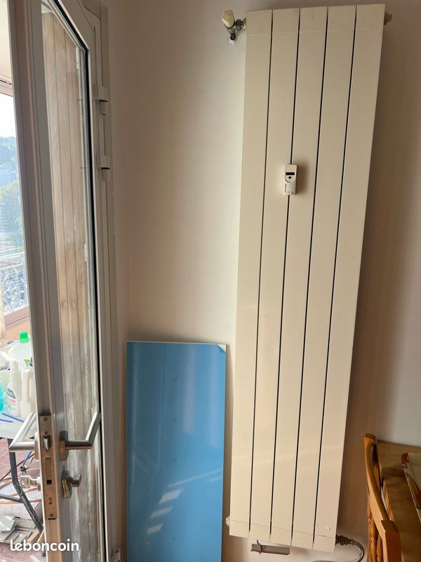 Radiateur à eau blanc (5 verticales et 1 horizontale) (image 2)