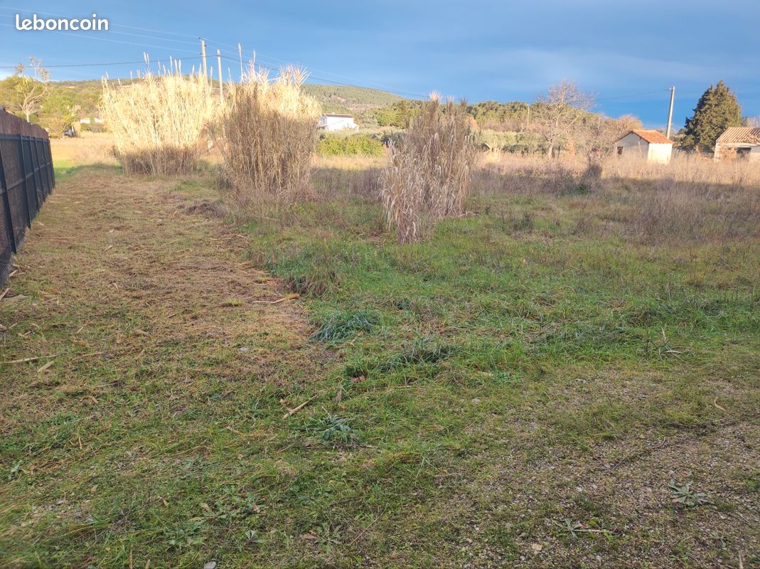 Location terrain · à Roaix · 130 €/mois