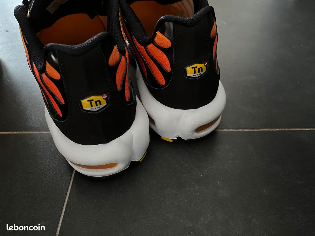 Chaussure Tn Tiger Tn Requin Orange Et Noir Nike Air Max Plus TN
