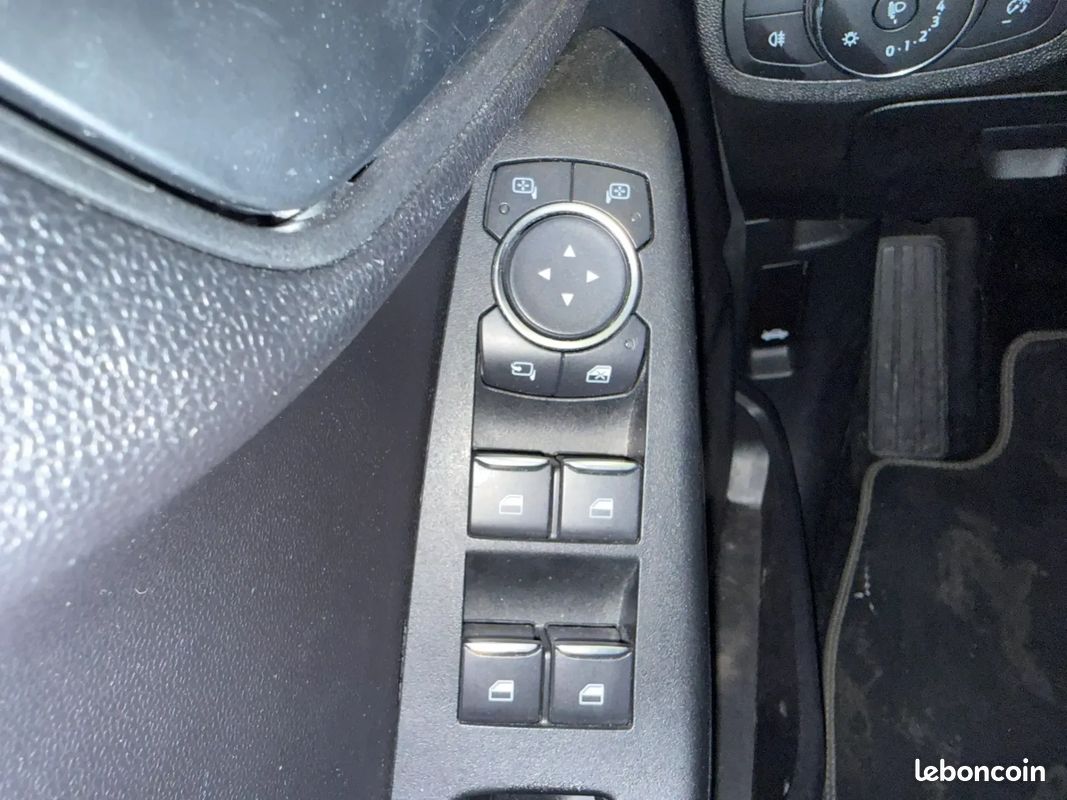 FORD Fiesta 1.0 100ch Titanium - 2019 - Suivi complet - CARPLAY - Bon état général (image 24)
