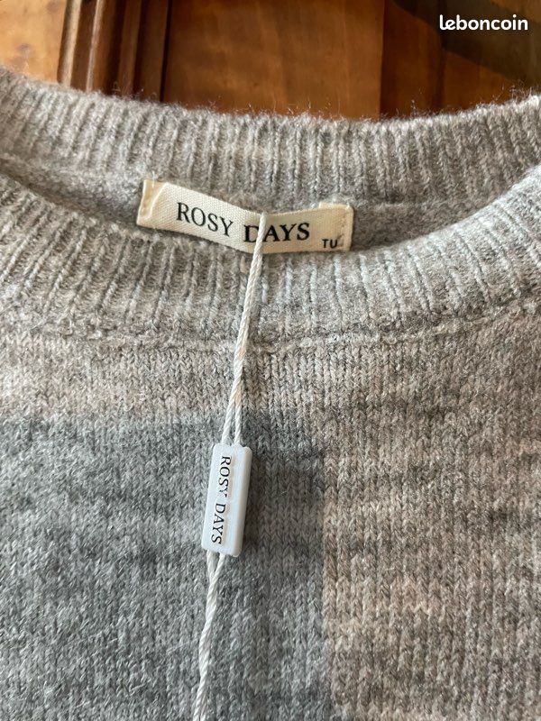 Pull gris avec cœur neuf (image 2)
