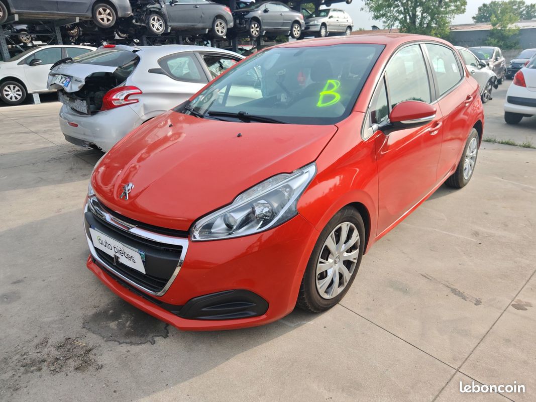 Peugeot 208 1.6 hdi accidentée (image 1)