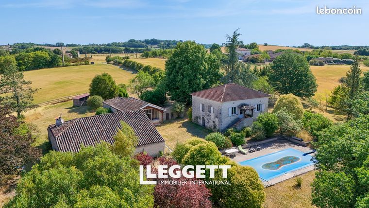 Maison 8 pièces 260 m²