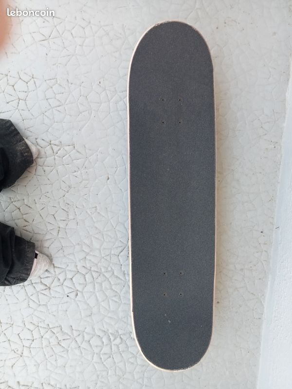 Skate (image 1)