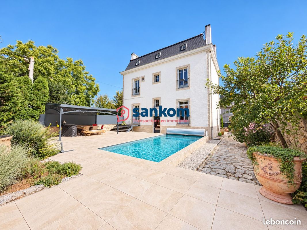Maison 7 pièces 233 m² · à Vals-près-le-Puy · 233 m² · 680 000 €