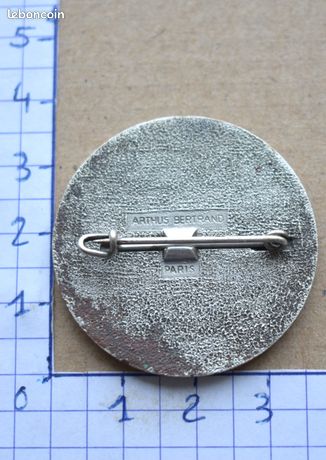 ANCIEN INSIGNE DE l'Ecole de ski français - station de Valberg dans les