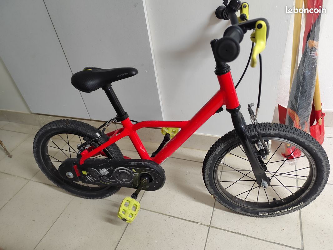 Vlo 16 pouces 4-6 ans 900 racing rouge b'twin - Vlos