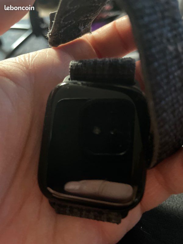 Apple Watch SE (image 1)