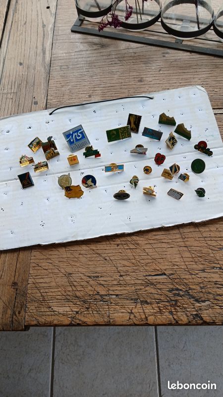 Lot de Pin's (image 16)