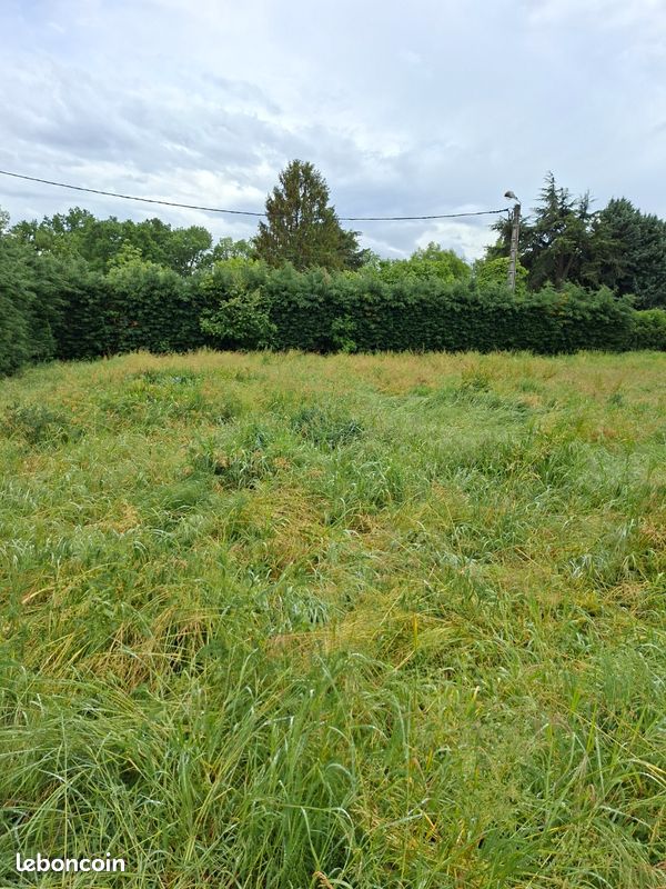 Terrain constructible Mozac · 80 600 €