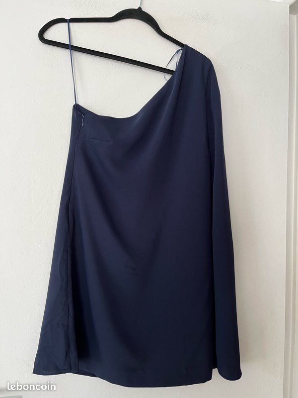 Robe cape asymétrique marine Marque Mango Vêtements