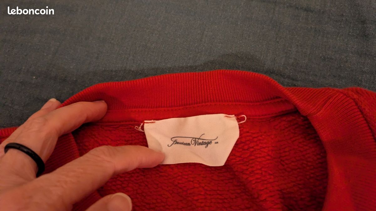 Sweat rouge (image 3)
