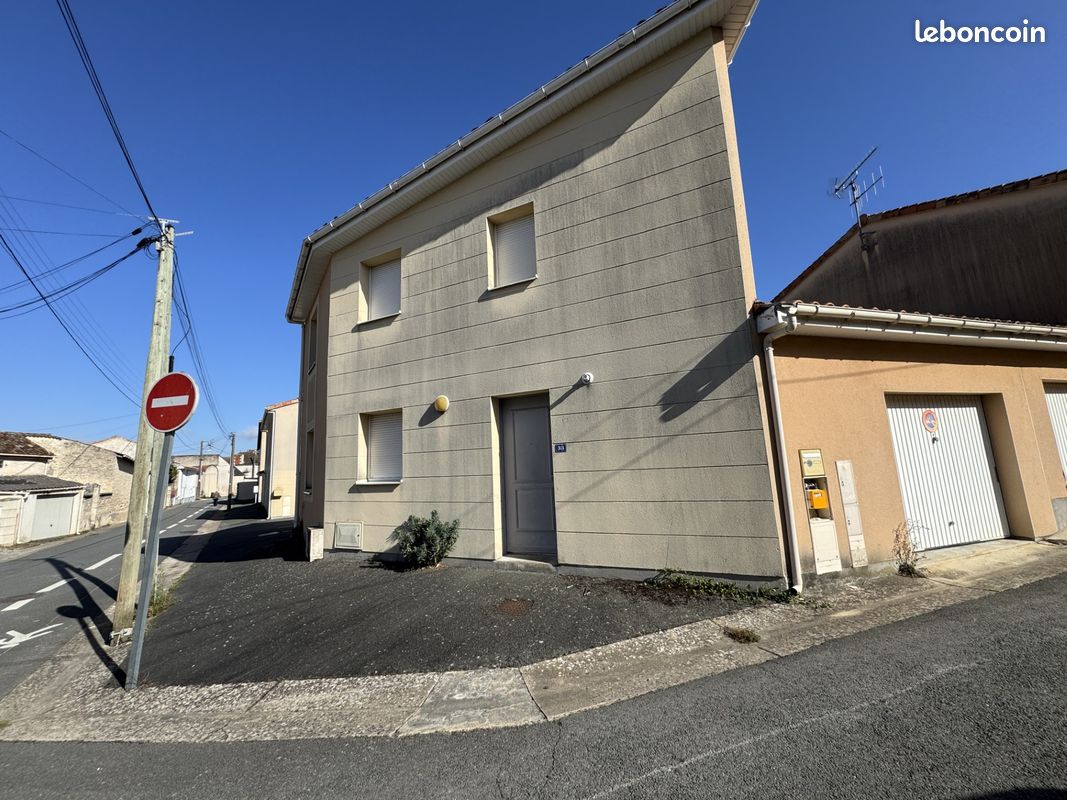 Maison 4 pièces 78 m² · à Neuville-de-Poitou · 78 m² · 153 000 €