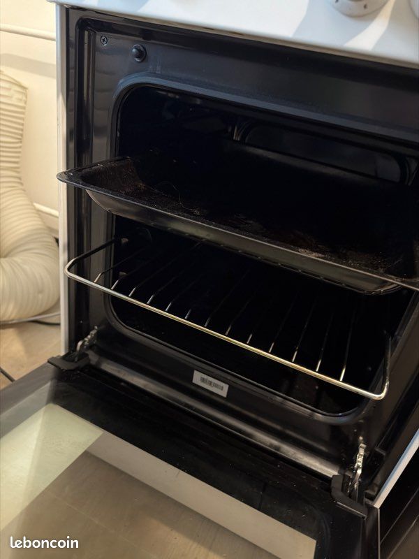 Cuisinière vitrocéramique et four 50*50 très bon état (image 2)