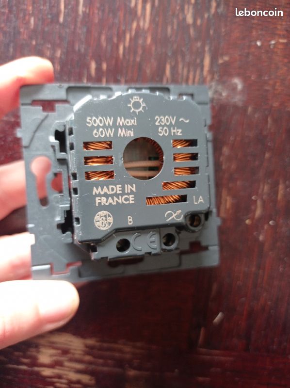 Multiprise Legrand Interrupteur Variateur Legrand Sagane 841 35 – Modèle Variapush, Neuf Sous Emballage Interrupteurs Et Variateurs D'intensité