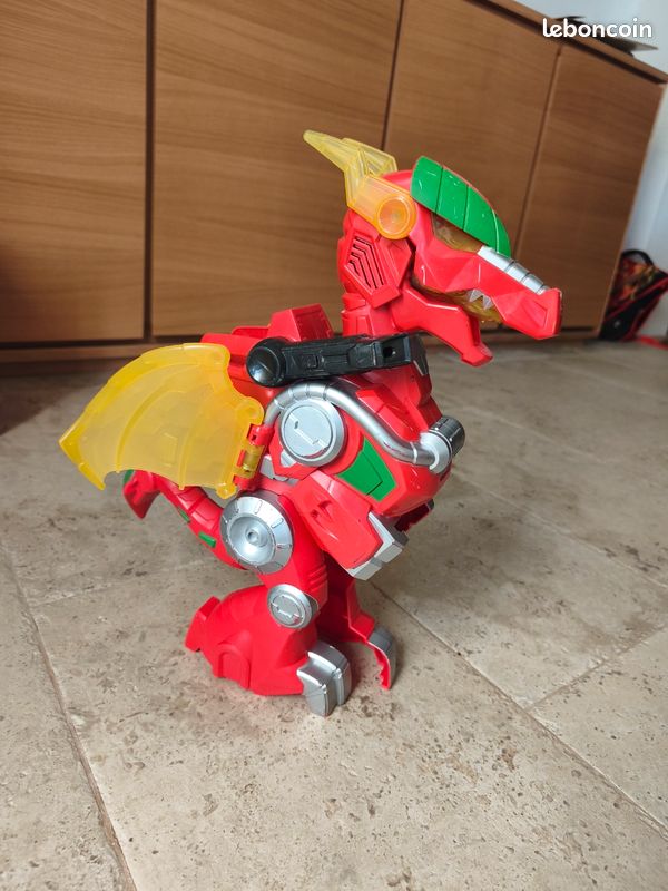 Dragon robot (image 1)