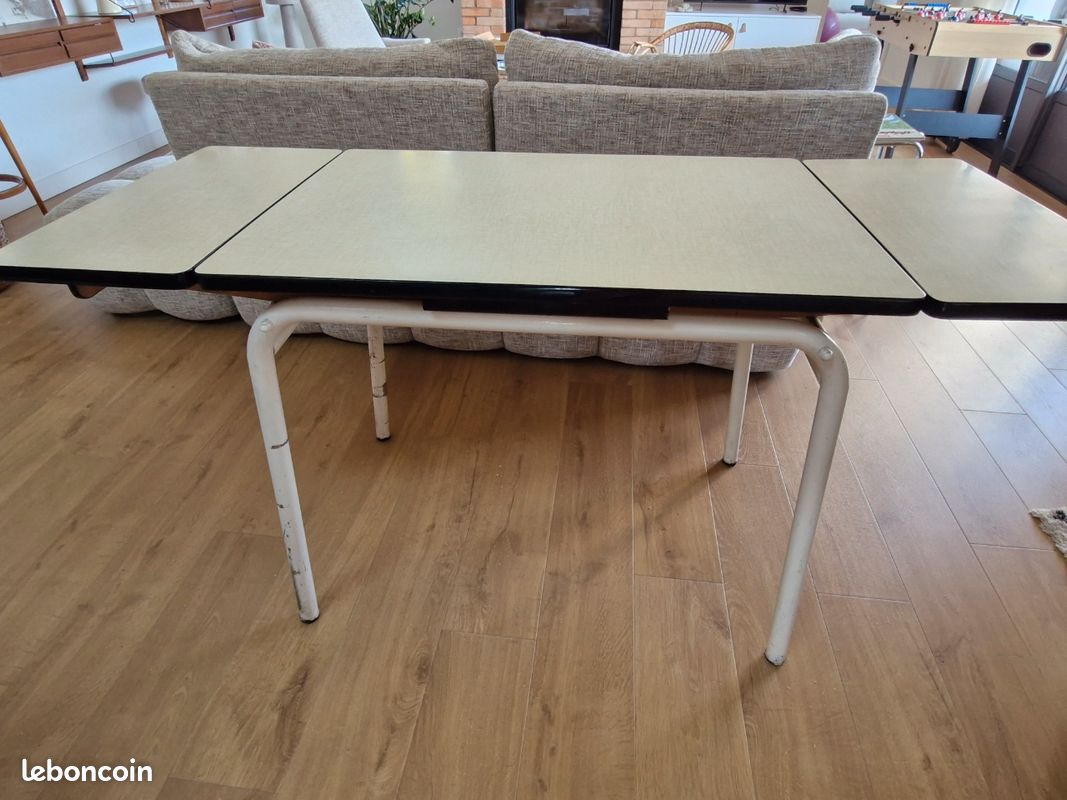 Table en formica avec rallonges (image 1)