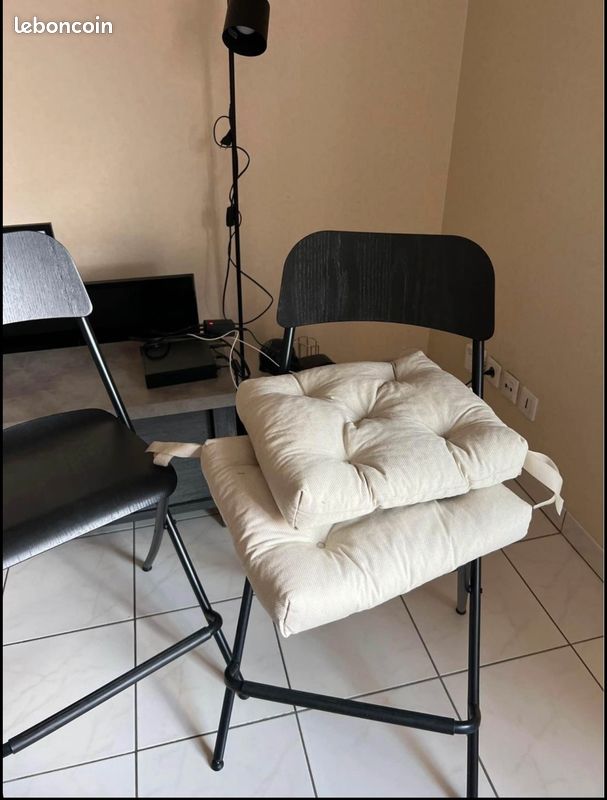 2 tabourets de bar Ikea à l'état neuf (image 2)