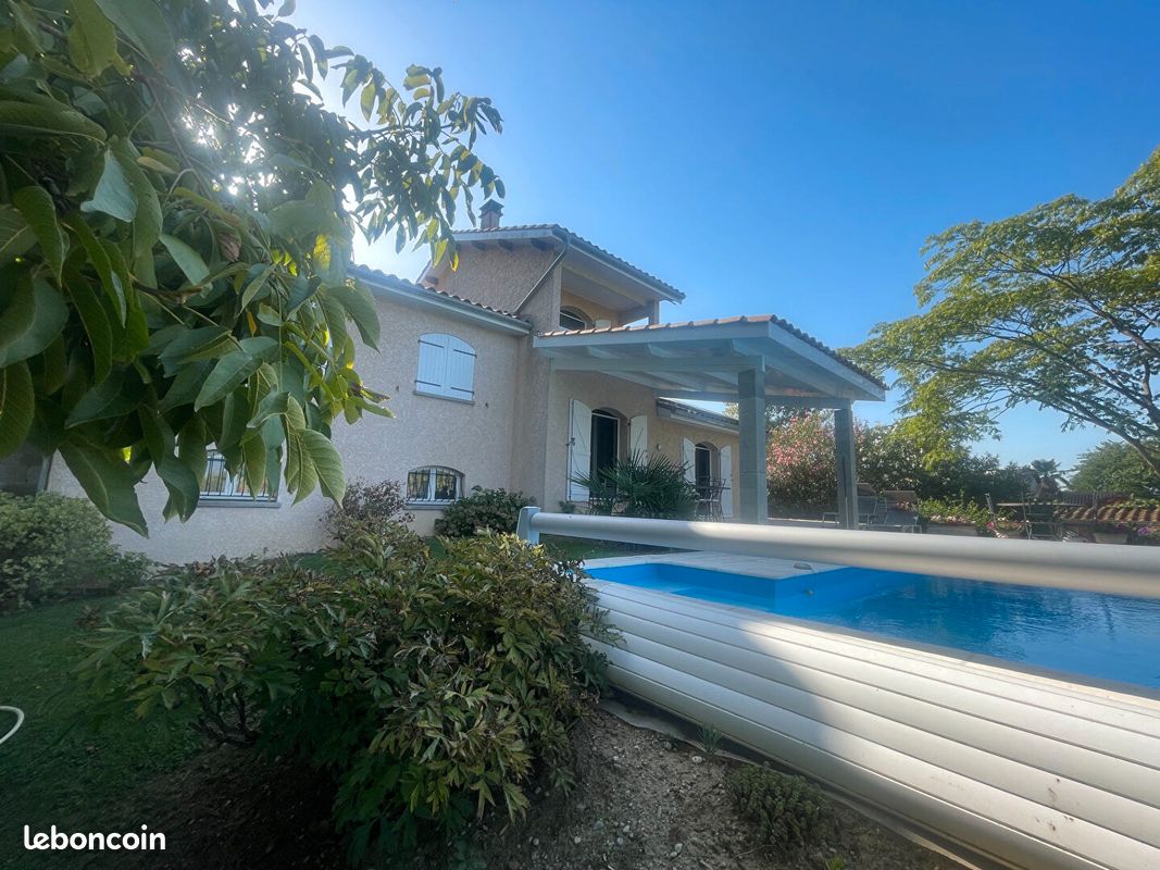 Maison 5 pièces 126 m² · à Clonas-sur-Varèze · 126 m² · 550 000 €