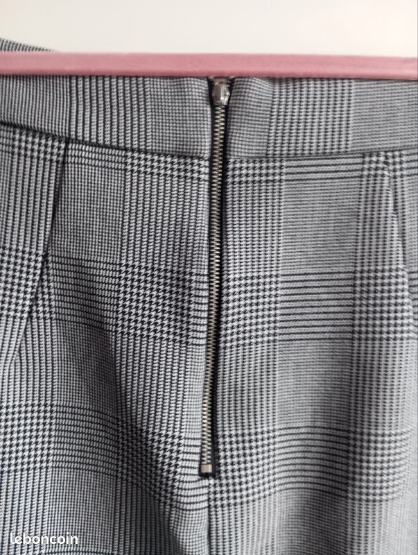 🩶 Mini jupe à carreaux à couleurs 🖤🤍 Taille 40 de la marque h&m (image 8)