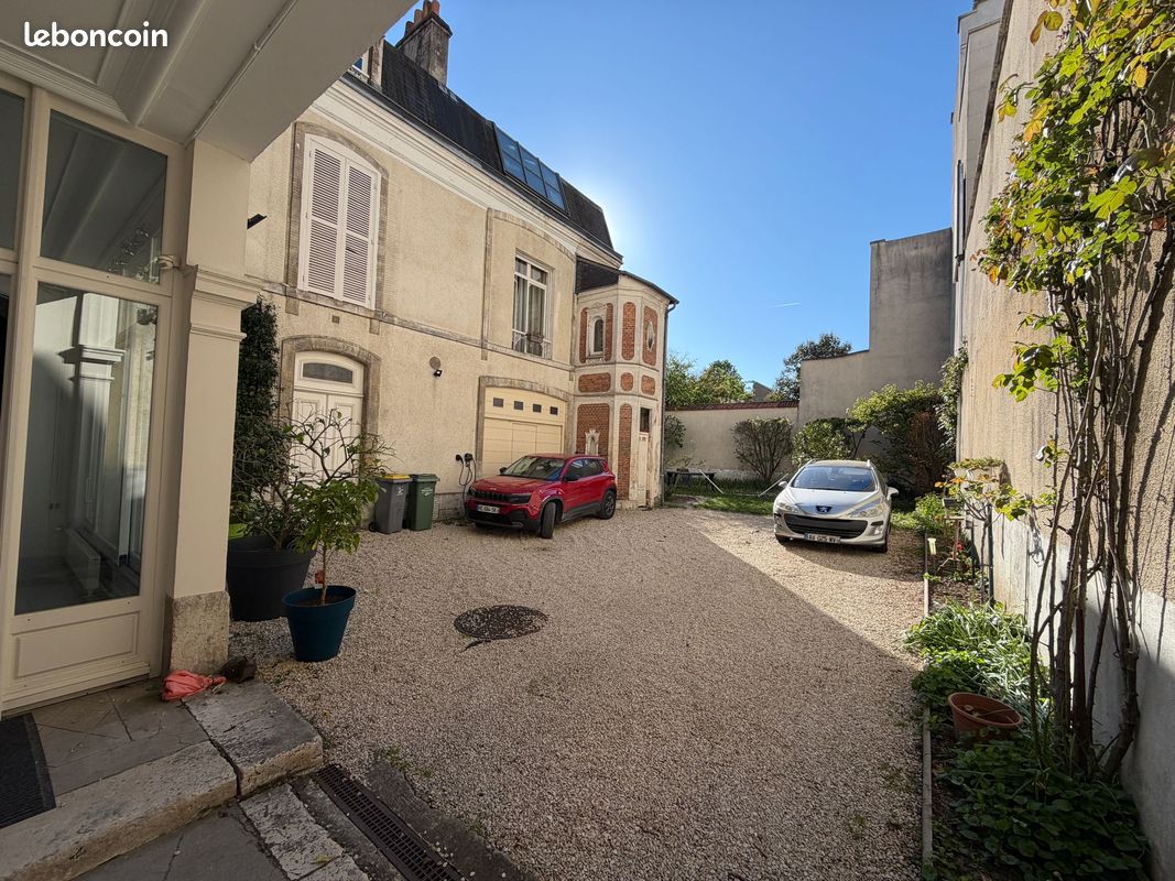 Maison 10 pièces 475 m² · à Orléans · 475 m² · 1 390 000 €