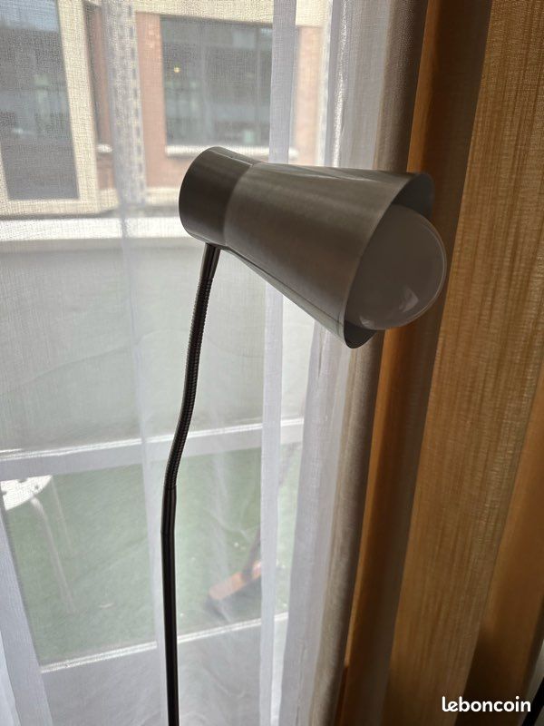 Lampadaire design métal argenté – tête flexible – 1m60 (image 2)