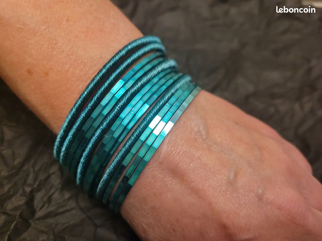 Bracelets (image 1)
