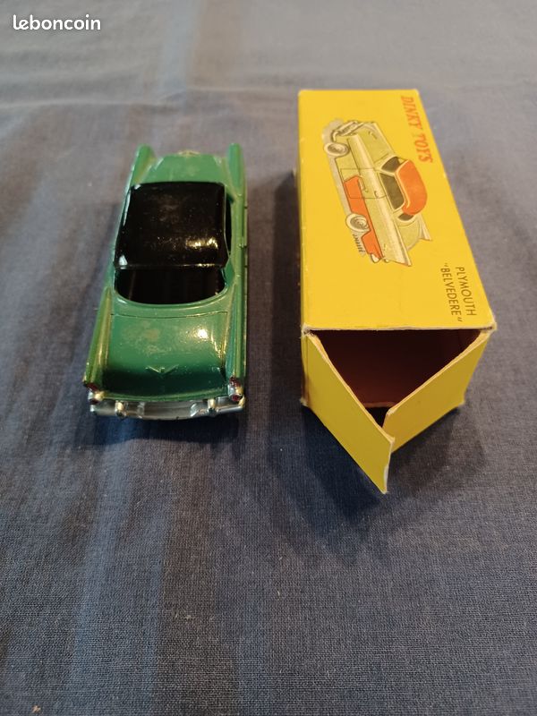 DINKY TOYS FRANCE 24D PLYMOUTH BELVEDERE QUASI NEUVE EN BOITE