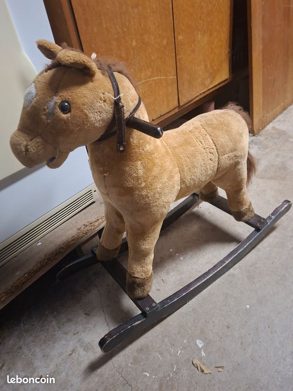 Cheval a bascule en bois peluche Jeux Jouets