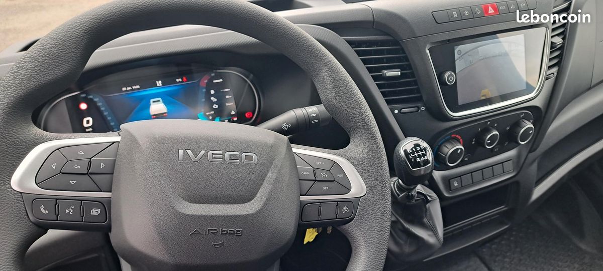 IVECO DAILY 35C16 SIMPLE CABINE BENNE & COFFRE 03 PLACES. NEUF et prêt à partir ( cylindrée moteur 3 litres ). 820HT/mois (image 8)