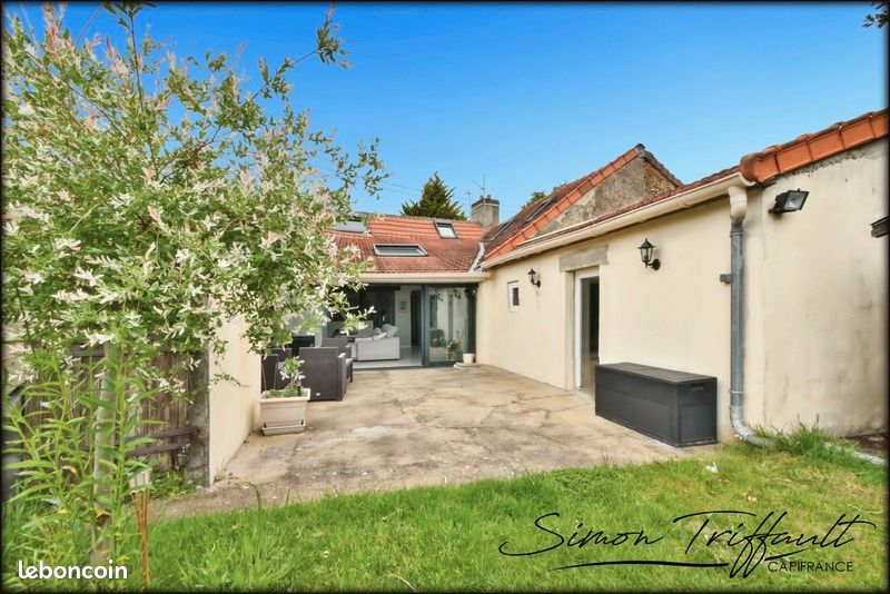 Maison 5 pièces 107 m² · à Courceboeufs · 107 m² · 725 €