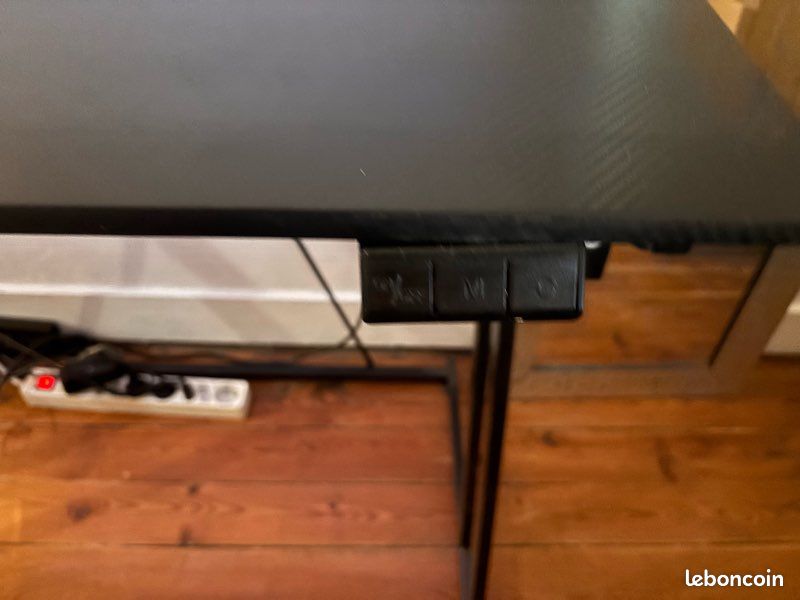 Bureau gamer avec leds intégrées (image 4)