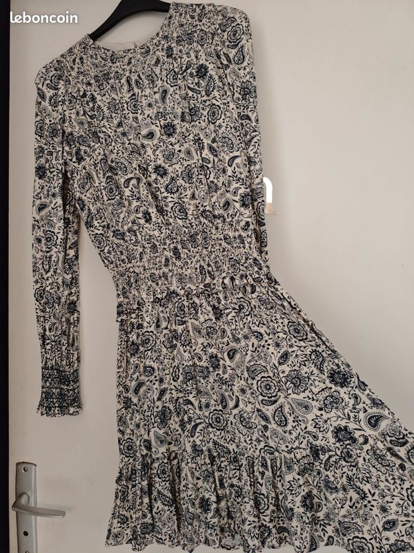 Robe qui arrive au genou C&A 14 ans (image 1)