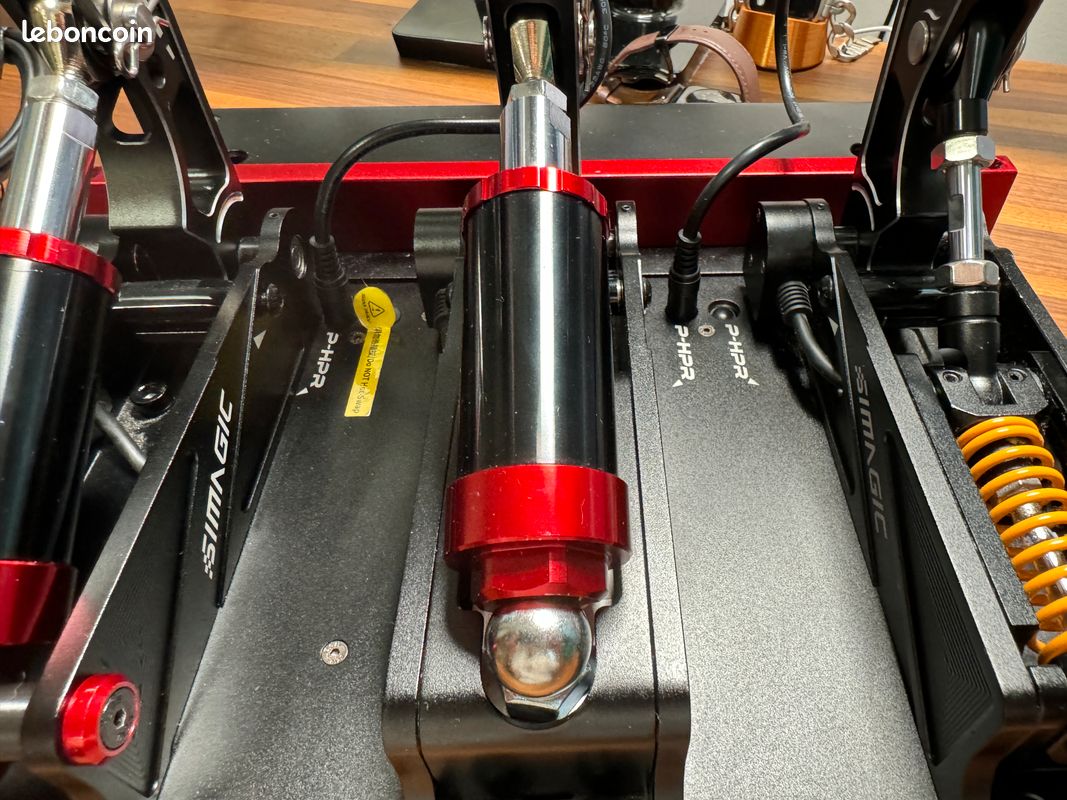 Simagic P1000 + Haptic Reactor (x2) (image 3)