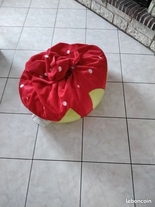 Pouf en forme de fraise (image 1)
