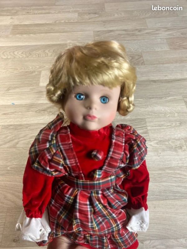 ANCIENNE POUPEE MIGNONNETTE TETE PORCELAINE ET CORPS CUIR XIXe Parisienne 113886